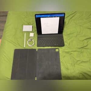 iPad Pro 12.9 (4th Generation) Bundle